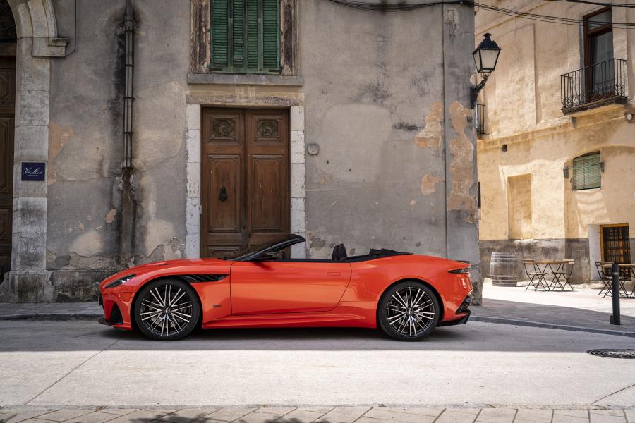  Aston Martin DBS Superleggera Volante 2019 года  (WW) (фото 41 из 41)